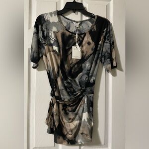 🌸NEW DKR Short Sleeve Side Tie Top Size Large